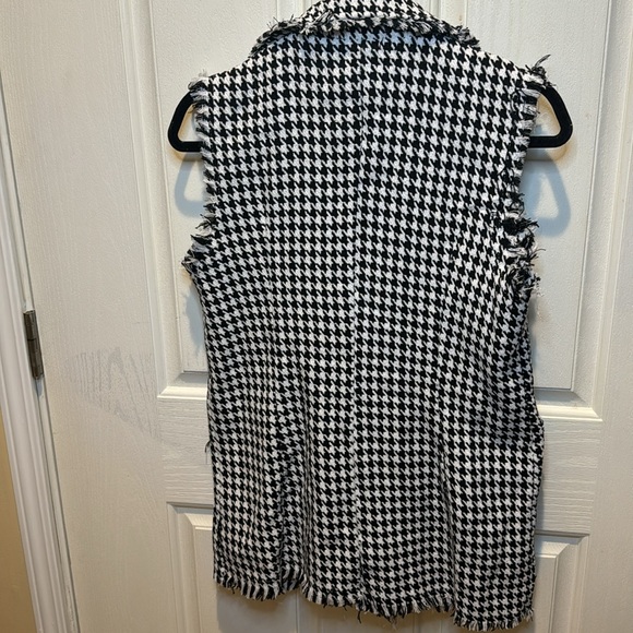 Houndstooth Vest - Picture 3 of 3
